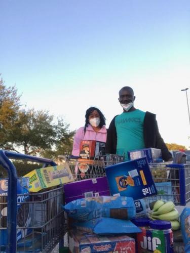 Food drive for Seniors“ President Virgo and her husband